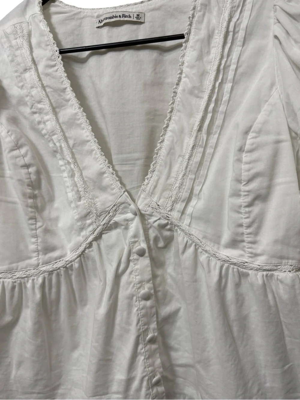 Abercrombie & Fitch White V-Neck Peasant Blouse
